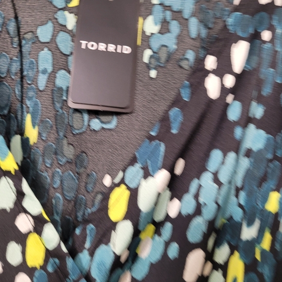 Torrid Midi Bubble Charm Flutter Sleeve Faux Wrap‎ Dress - Picture 9 of 9